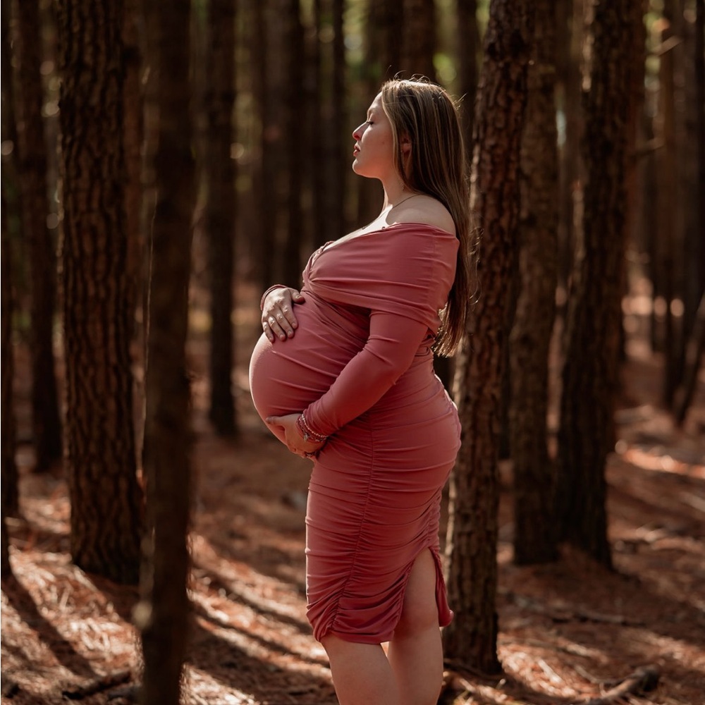 BLUSH PINK RUCHED TWIST BARDOT LONG-SLEEVE MATERNITY MIDI DRESS (Like New)
